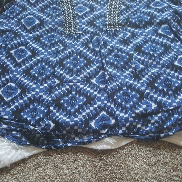 Two by Vince Camuto Top Blue Flowy Lightweight Long Sleeves Women’s Size Medium - Picture 4 of 6